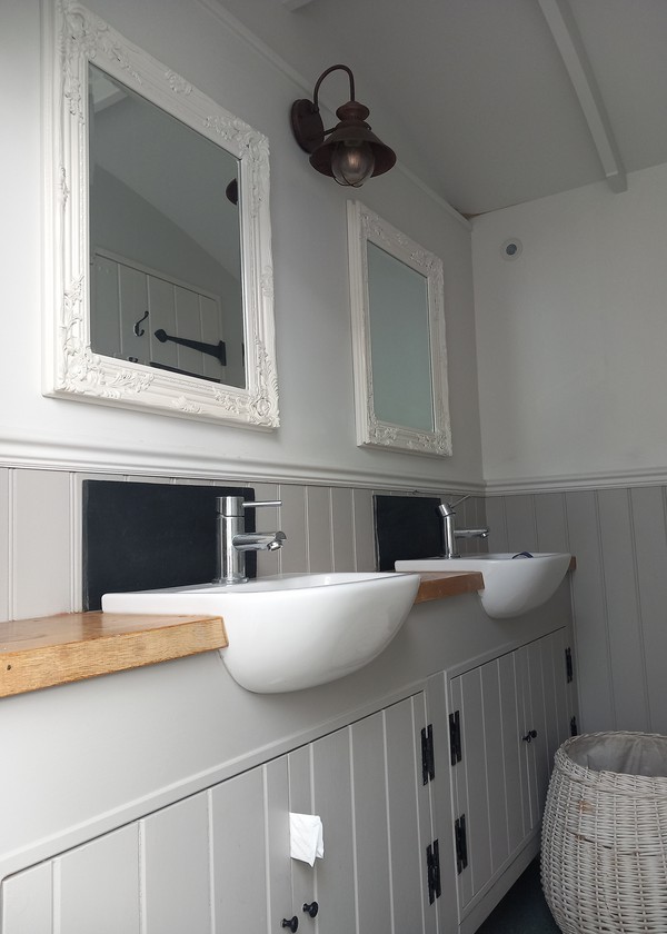 Secondhand Royal Connection Shepherd Hut Toilet For Sale