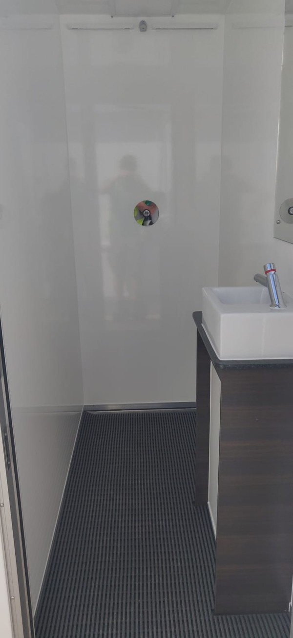 12x Used 3 Bay Showers With Lighting