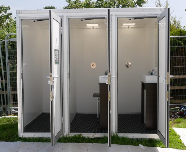 3 Bay Shower Unit