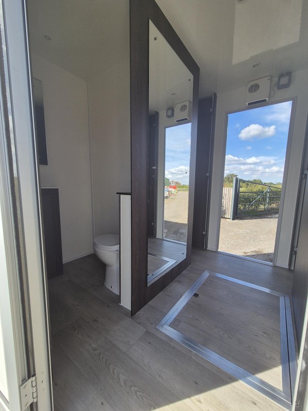 4+2 Toilet Trailer