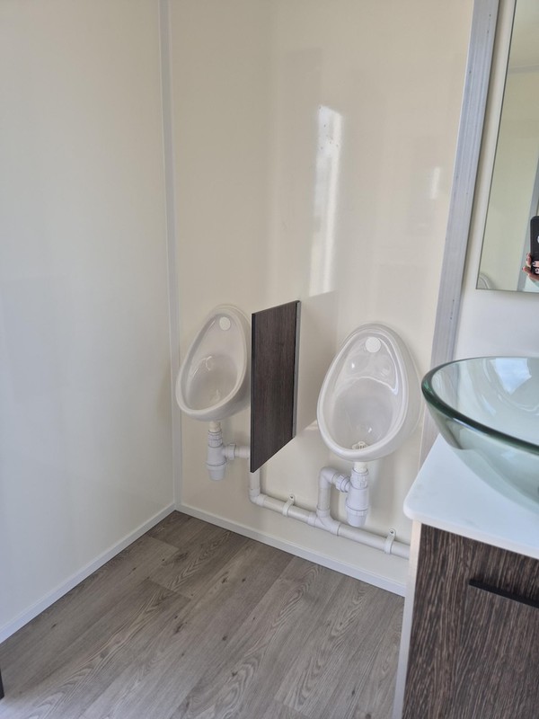 Buy 4+2 Toilet Trailer