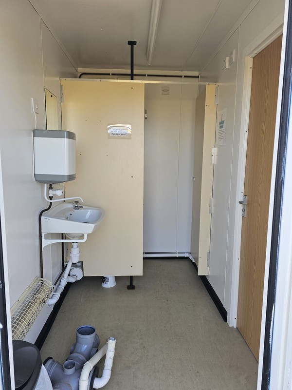 Secondhand Refurbished Toilet & Shower Container For Sale