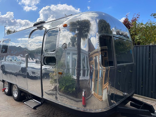 Airstream Land Yacht 1972 in polished aluminum