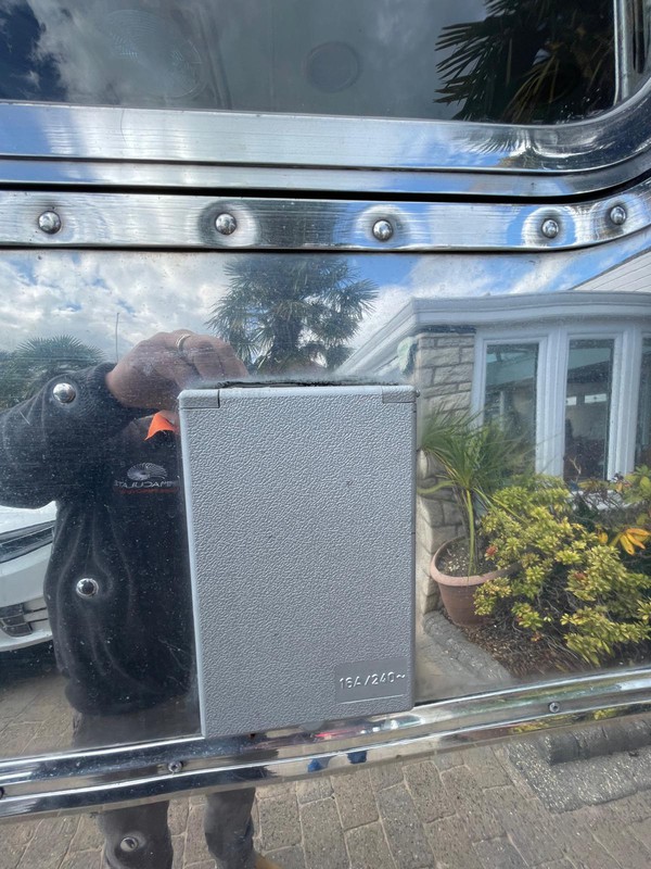 Polished aluminium Airstream