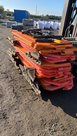 Secondhand Plastic Pedestrian Barriers For Sale