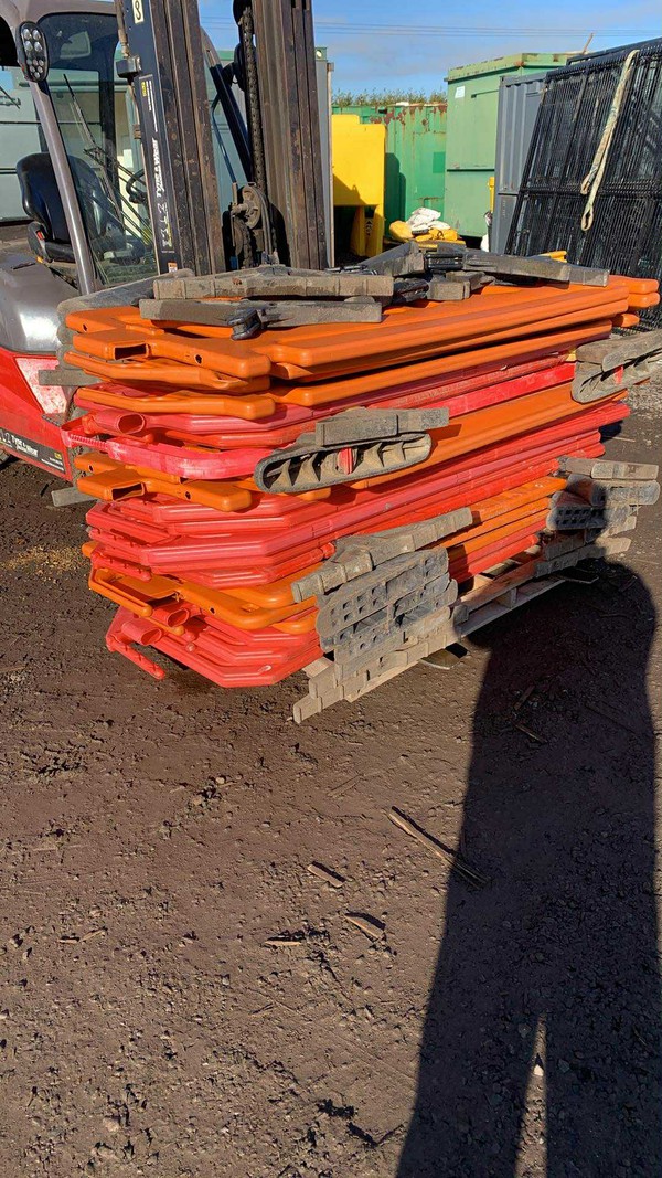 Secondhand Plastic Pedestrian Barriers For Sale
