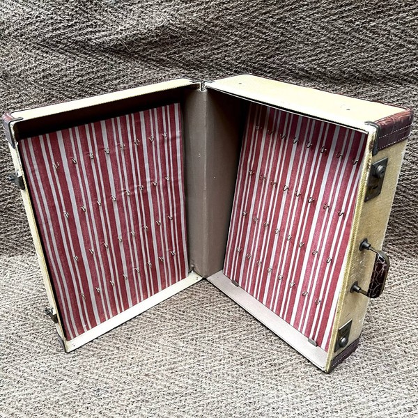 Vintage Suitcase Table Plan