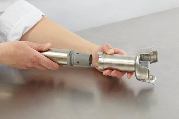 The bell and blade can be removed for easy cleaning