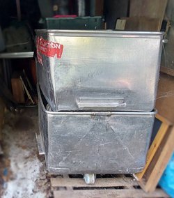 Food storage bins