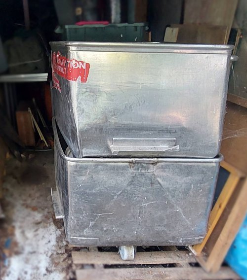 Food storage bins Food storage bins