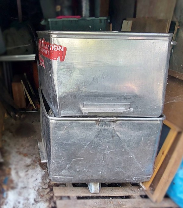 Food storage bins