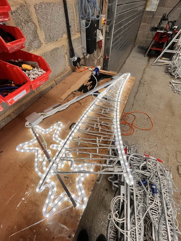 Secondhand Christmas Lampost Motifs For Sale