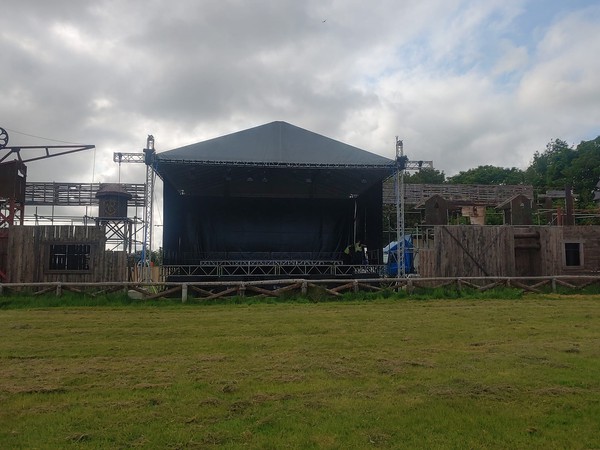 Milos MR2 Outdoor Stage