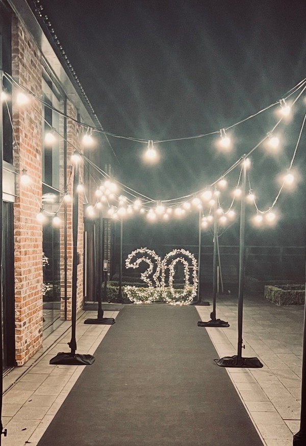 Metal '30' Numbers