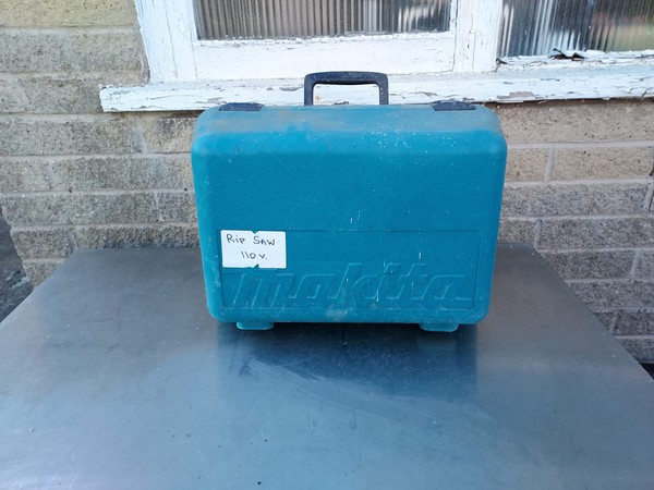 Makita 110v rip saw with box