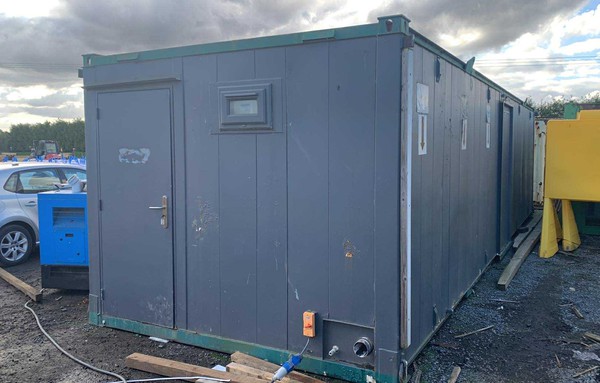 5 + 1 Toilet Block With Shower