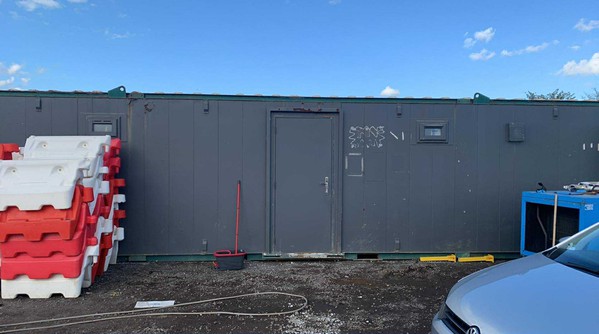 5 + 1 Toilet Block With Shower For Sale