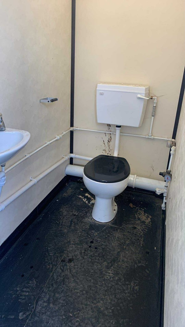 Secondhand Toilet Black And Shower