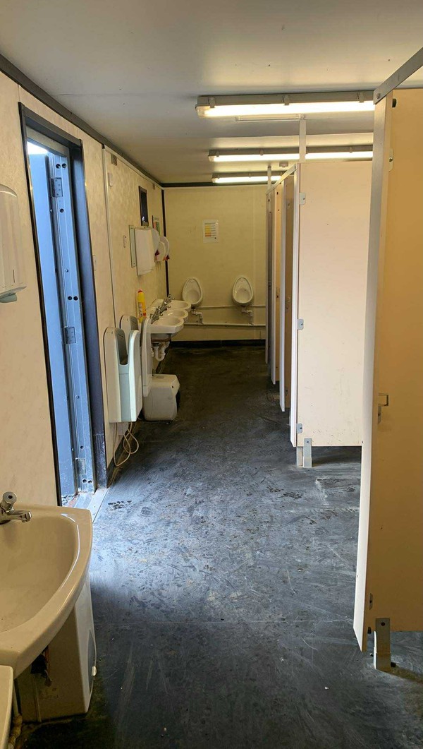 Used 5 + 1 Toilet Block With Shower