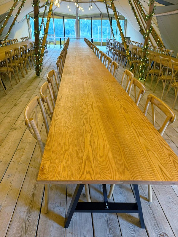 Banqueting table in oak for weddings