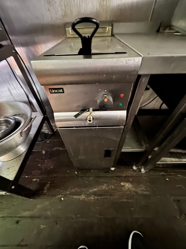 Lincat Freestanding Electric Fryer 3