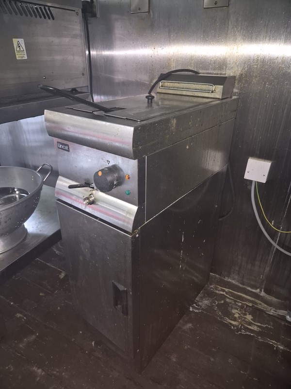 Lincat Freestanding Electric Fryer 1