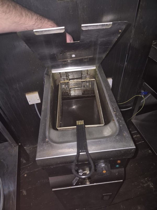 Lincat Freestanding Electric Fryer 2