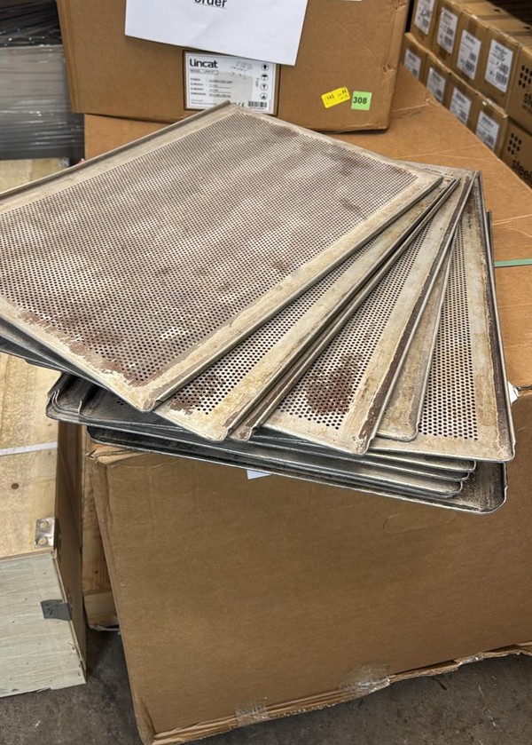 Secondhand 60x40 Trays For Sale