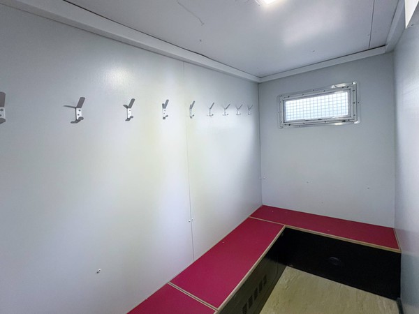 Welfare cabin with drying room