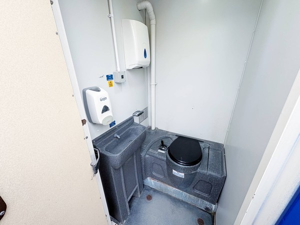 Welfare cabin with toilet