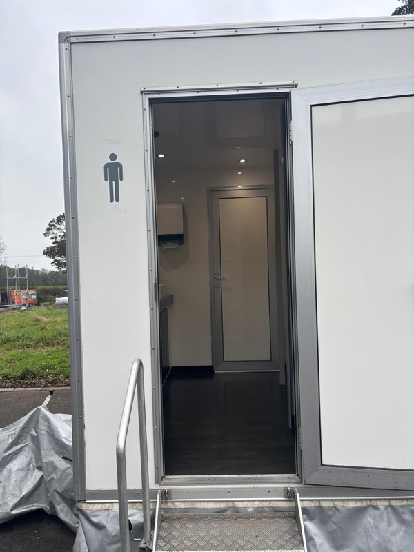 Used 3+1 Luxury Toilet Trailer
