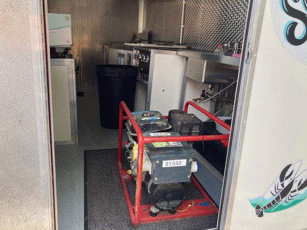 Secondhand Catering Van Truck Seafood Mobile Kitchen For Sale