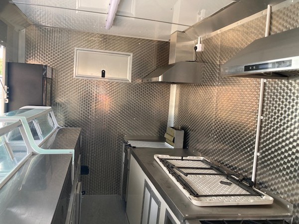 Secondhand Catering Van Truck Seafood Mobile Kitchen For Sale