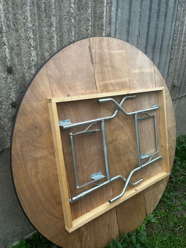 6ft round table for sale