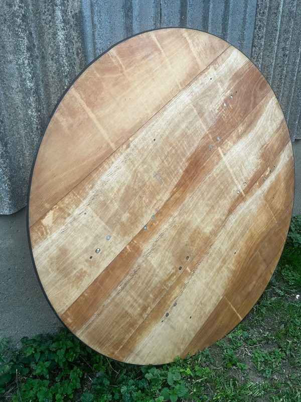 Round table 6Ft diameter