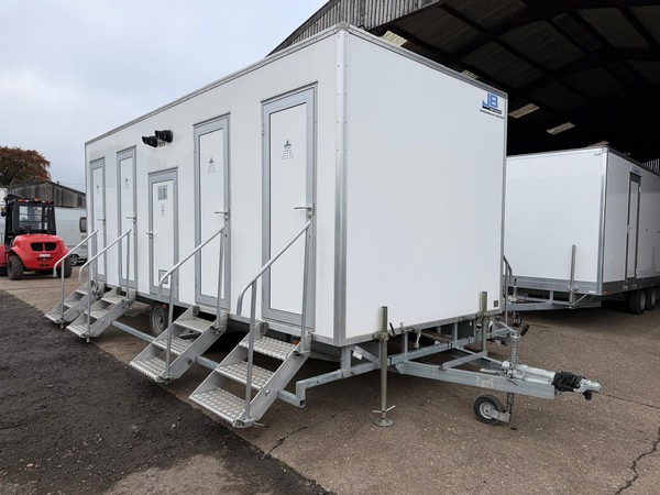 Secondhand Luxury 8 Bay Shower Trailer For Sale