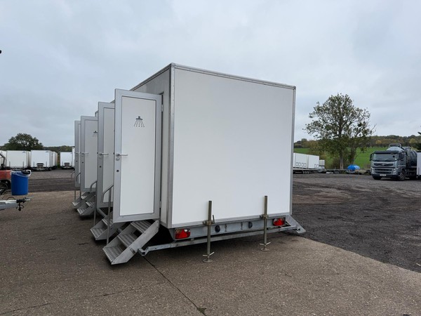 Secondhand Luxury 8 Bay Shower Trailer For Sale