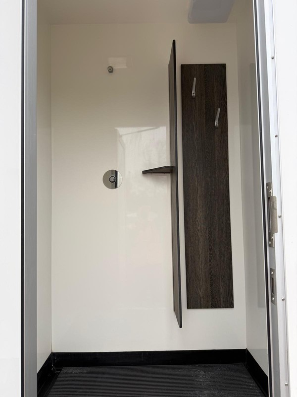 Secondhand Luxury 8 Bay Shower Trailer For Sale