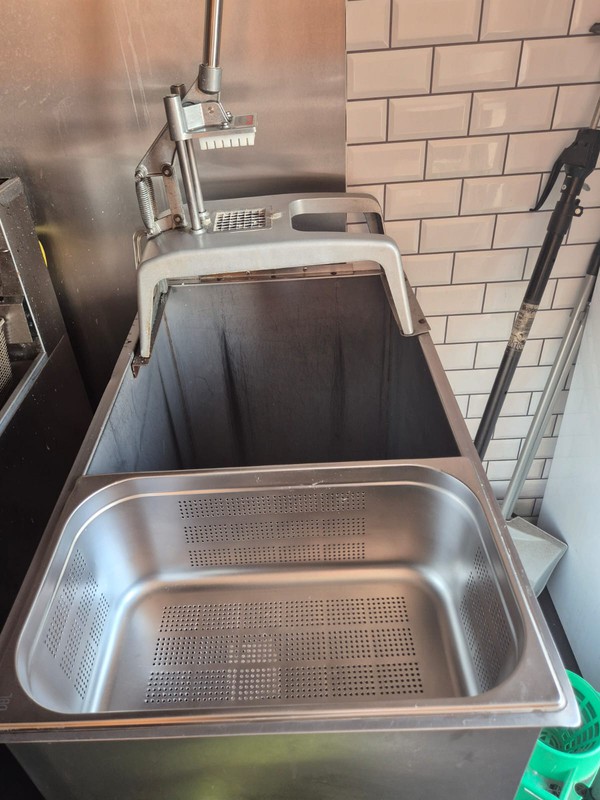 Secondhand Premium German Built 14ft Food Trailer Fully Equipped & Ready For Sale