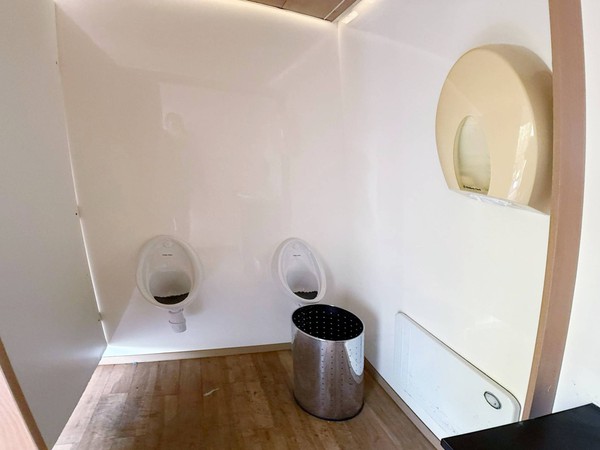 3 + 1 toilet with urinals