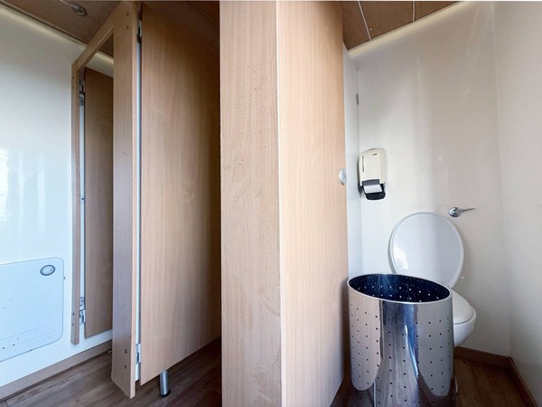 Wood trim 3 + 1 toilet trailer