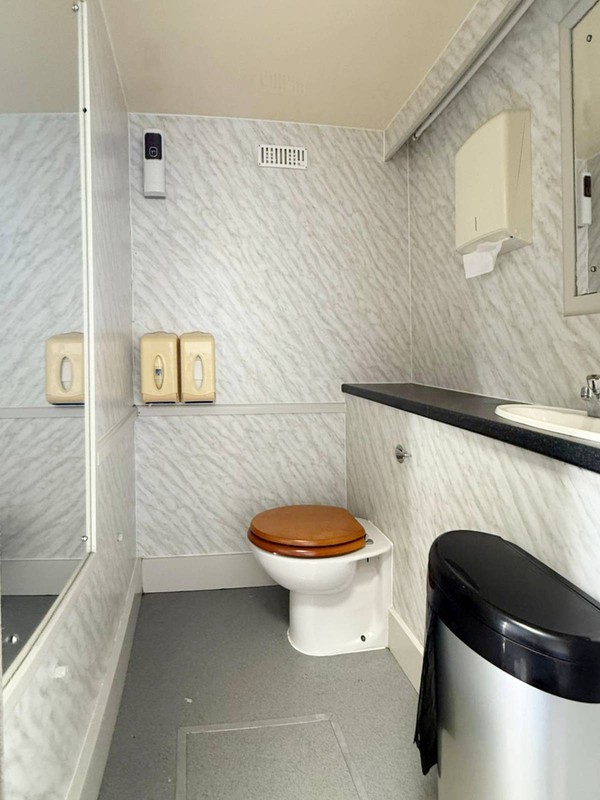 1+1 toilet trailer for sale