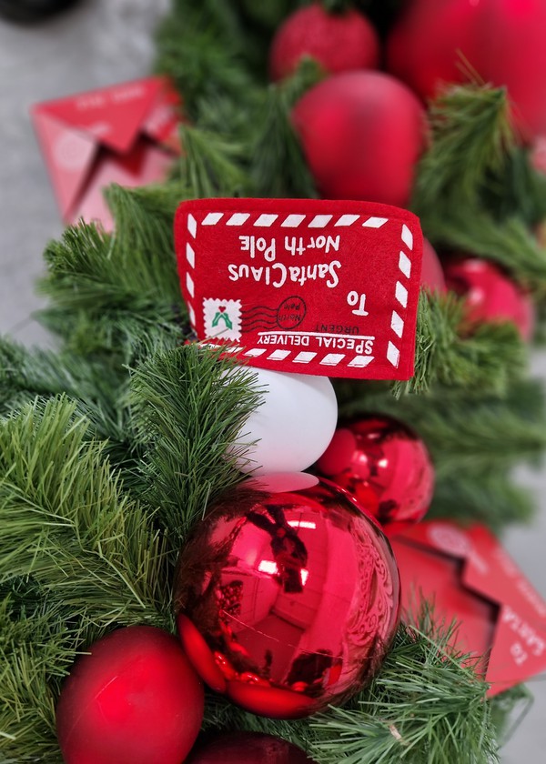 Secondhand Naughty or Nice Window Garlands For Sale