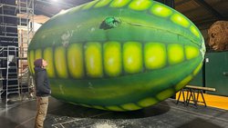 Giant inflatable pea