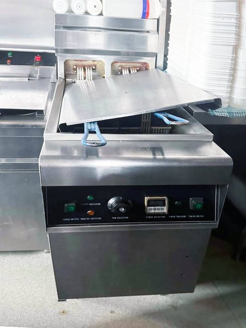 Electric floor standing twin basket fryer Electric floor standing twin basket fryer
