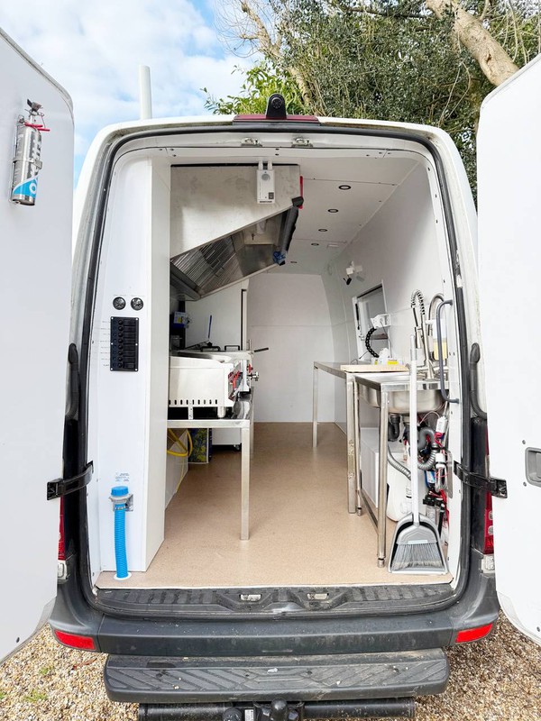 Mercedes Sprinter Catering Van smokehouse Mercedes Sprinter Catering Van smokehouse