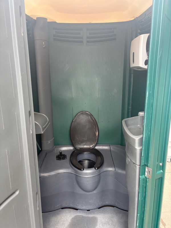 Used Satellite Maxim Toilets