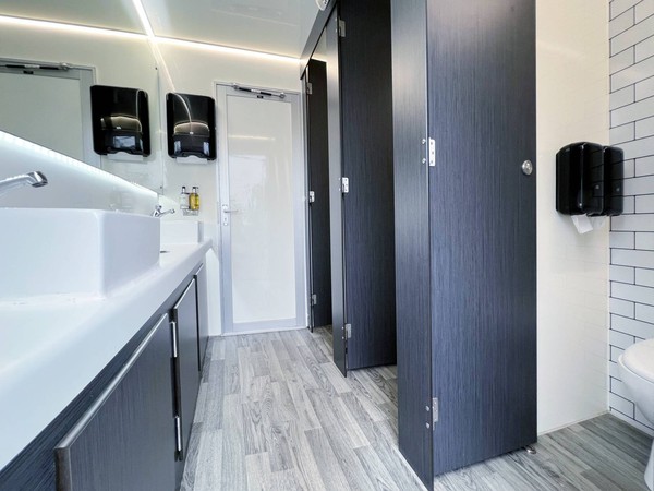 Used toilet trailer 3 + 1 Used toilet trailer 3 + 1