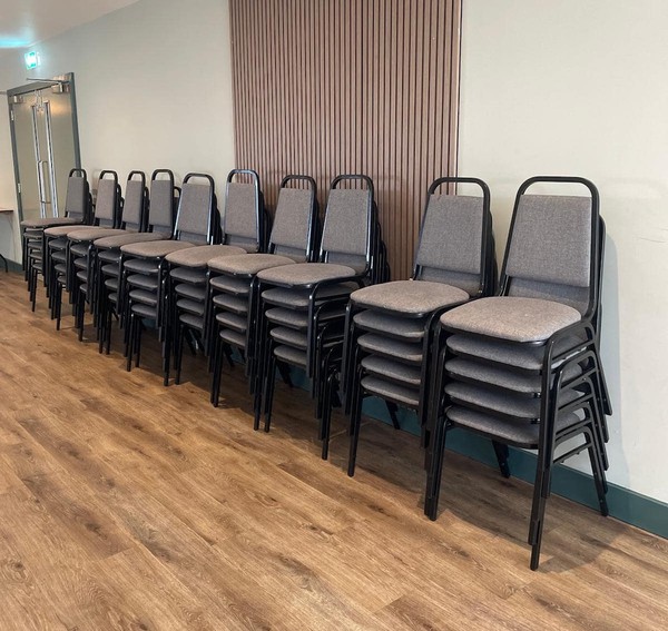 Bolero SSE506BG Steel Framed Banquet Chair Bolero SSE506BG Steel Framed Banquet Chair