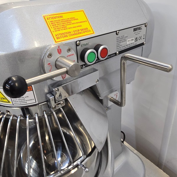 New B Grade Buffalo Table Top Planetary Mixer 9 Litre Dough Whisk Paddle GL190